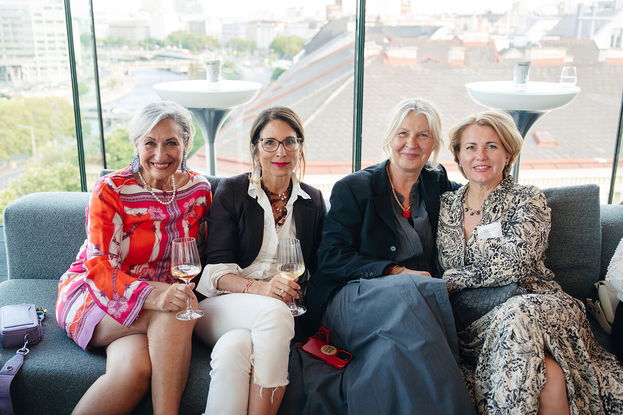 XXXXXX, Sabine Hauswirth, Caroline Hilger