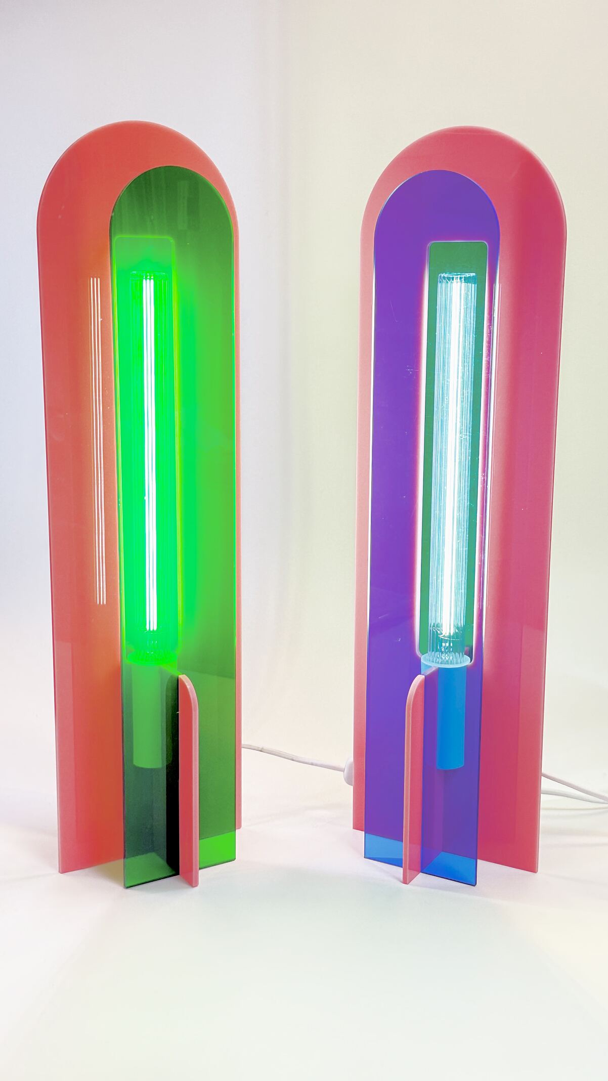 Plexistehlampe Bogen dreifarbig 189,-€