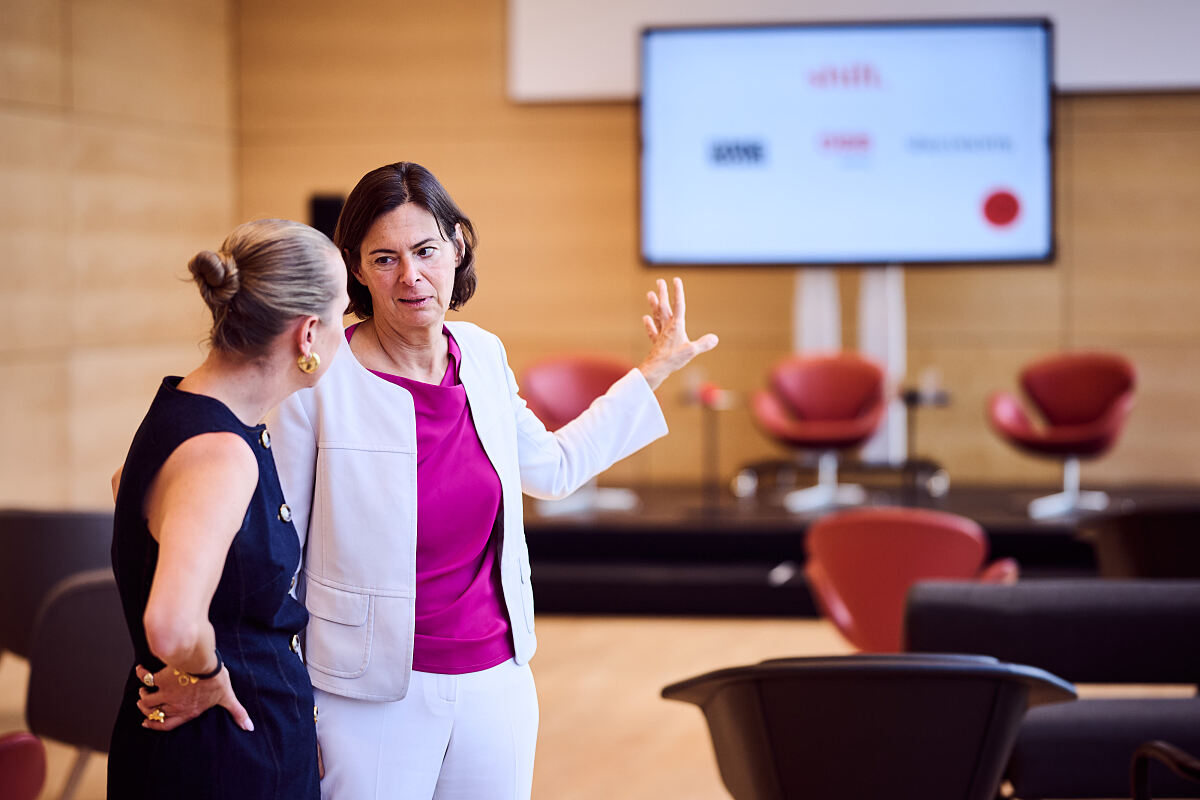 Lara Gonschorowski und Mag.a Silvia Angelo