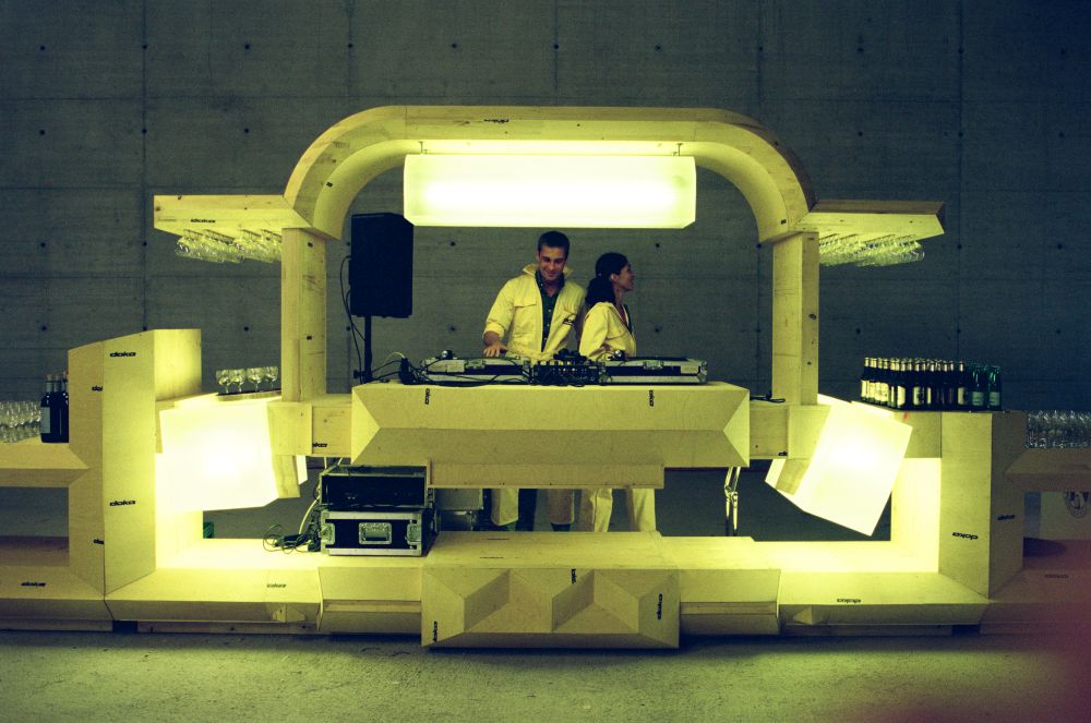 MQ-Bar von Peter Sandbichler im mumok, 1999, Foto: Klaus Vyhnalek