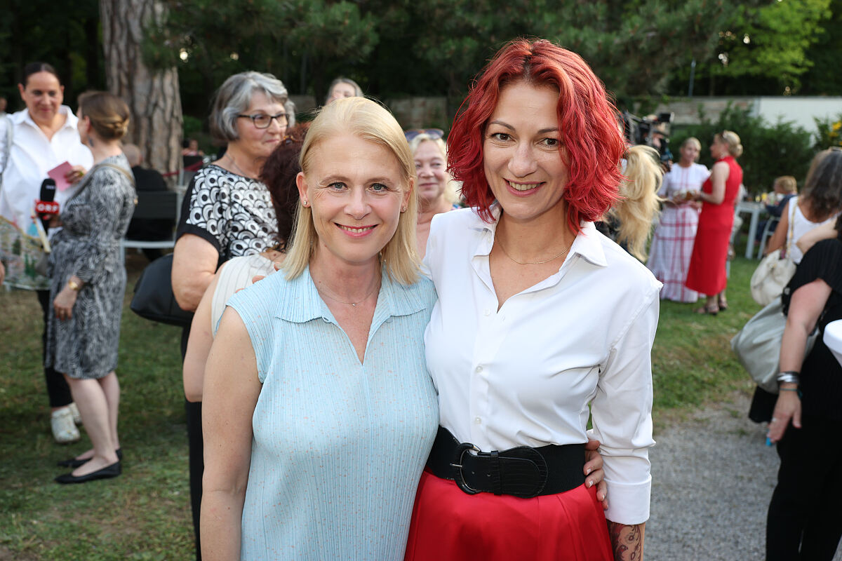 Simone Wohinz, Maria Radutu