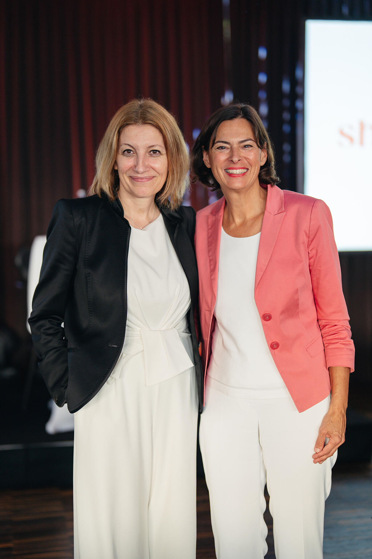 Susanna Zapreva, Silvia Angelo