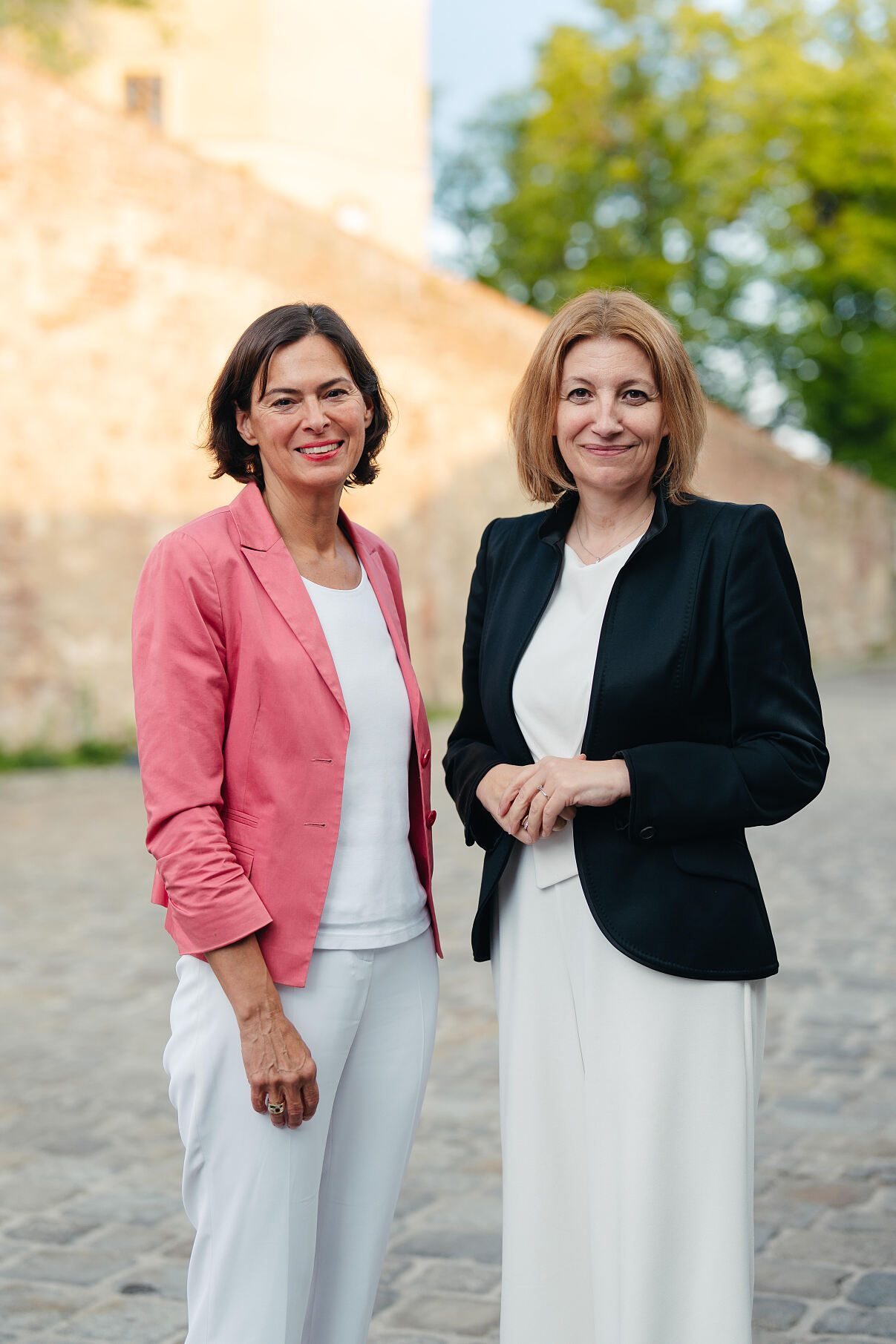 Silvia Angelo, Susanna Zapreva