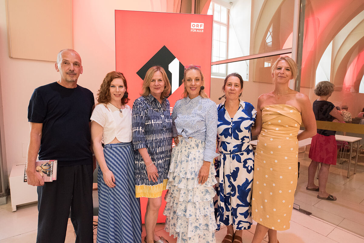 Stefan Cordes, Teresa Vogl, Bettina Leidl, Lilian Klebow, Petra Hartlieb und Julia Zarbach,