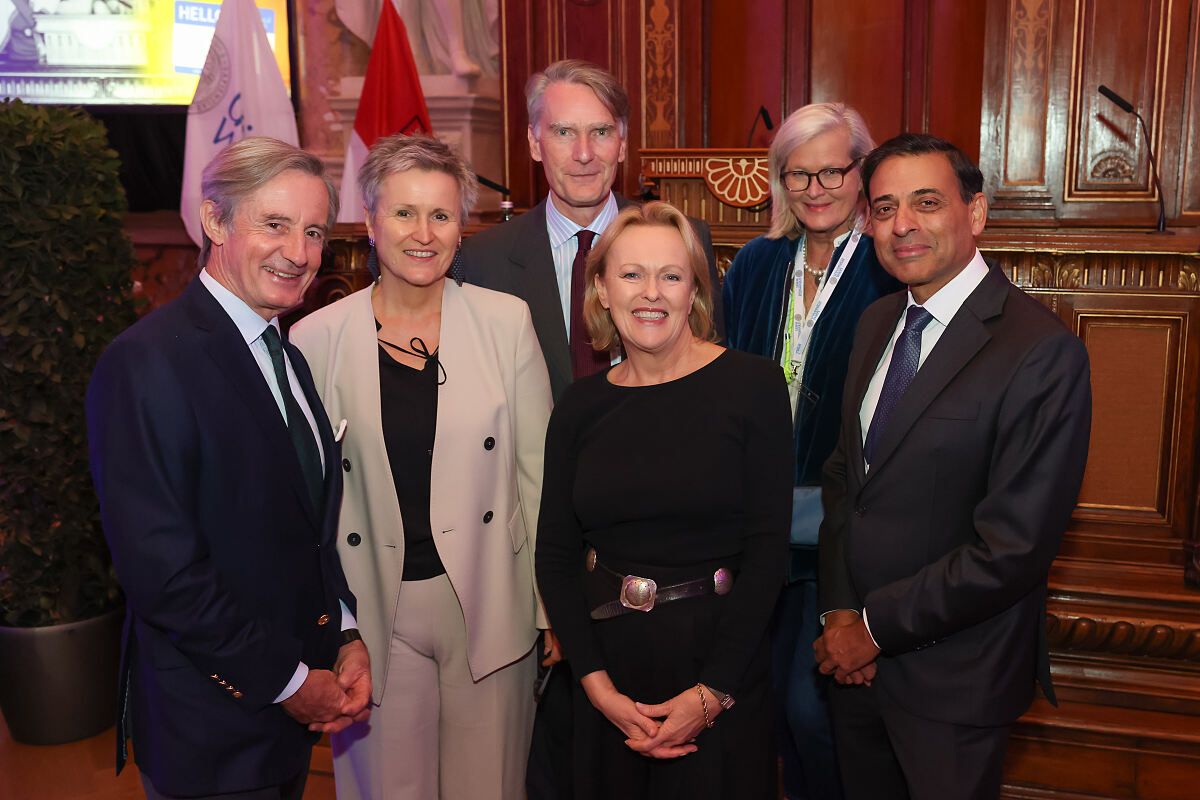 Peter Launsky-Tieffenthal, Vizerektorin Christa Schnabl, Uni-Rektor Sebastian Schütze, Hannelore Veit, Ursula Plassnik,  Vijay Upadhyaya