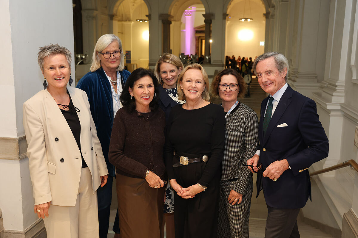 Vizerektorin Christa Schnabl, Ursula Plassnik,  Danielle Spera, und Tamara Ranzenberger-Haider, Alumni Präsidentin Hannelore Veit, Carmen Lehner und Peter Launsky-Tieffenthal