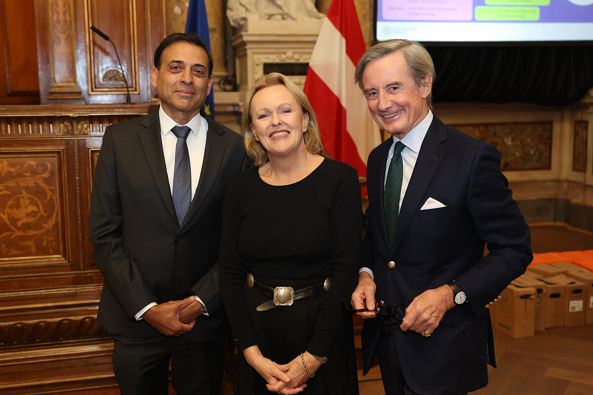 Vijay Upadhyaya, Hannelore Veit, Peter Launsky-Tieffenthal