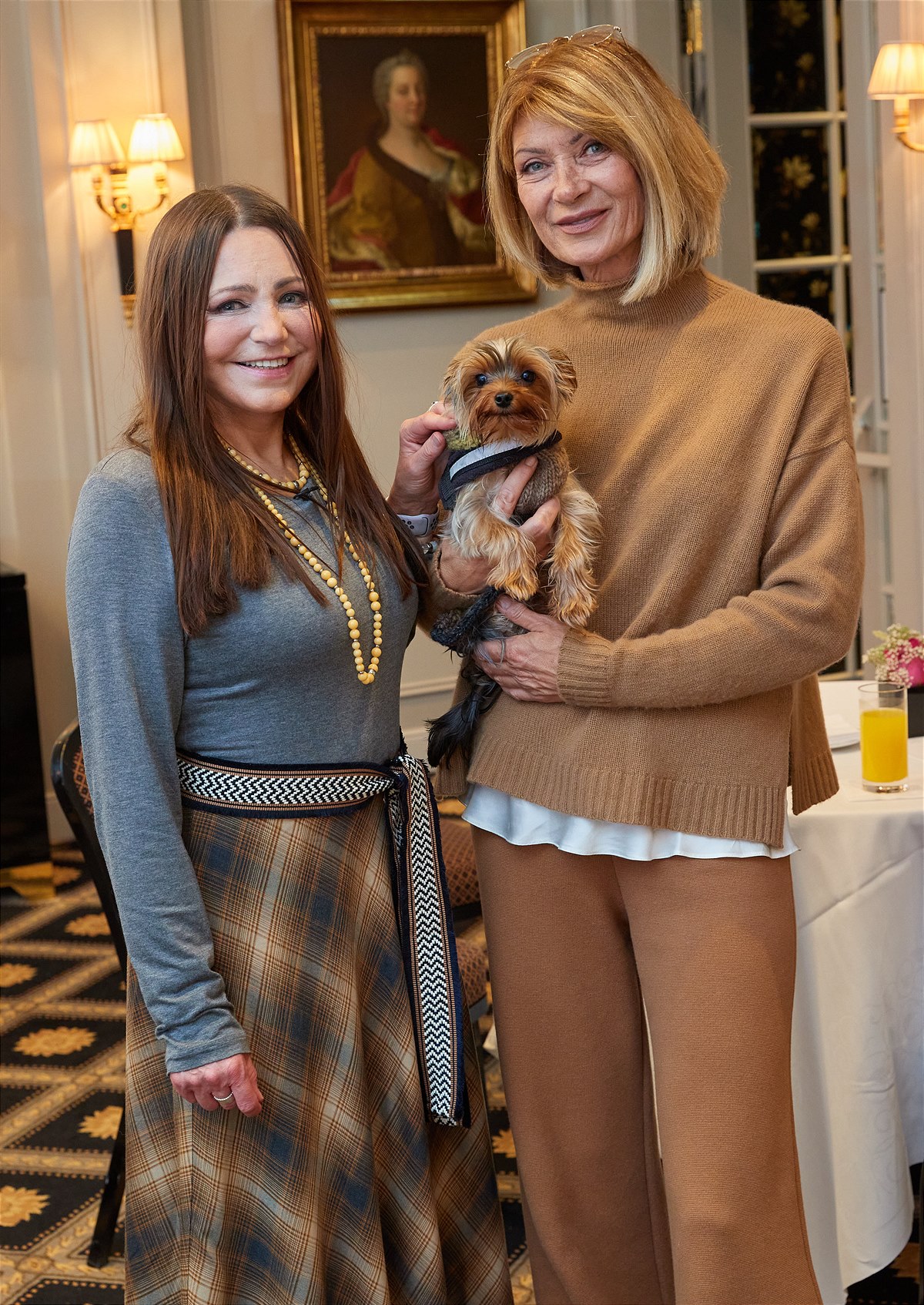 Gabriele Iazzetta und Gabriela Schnabel mit Hund Max 01