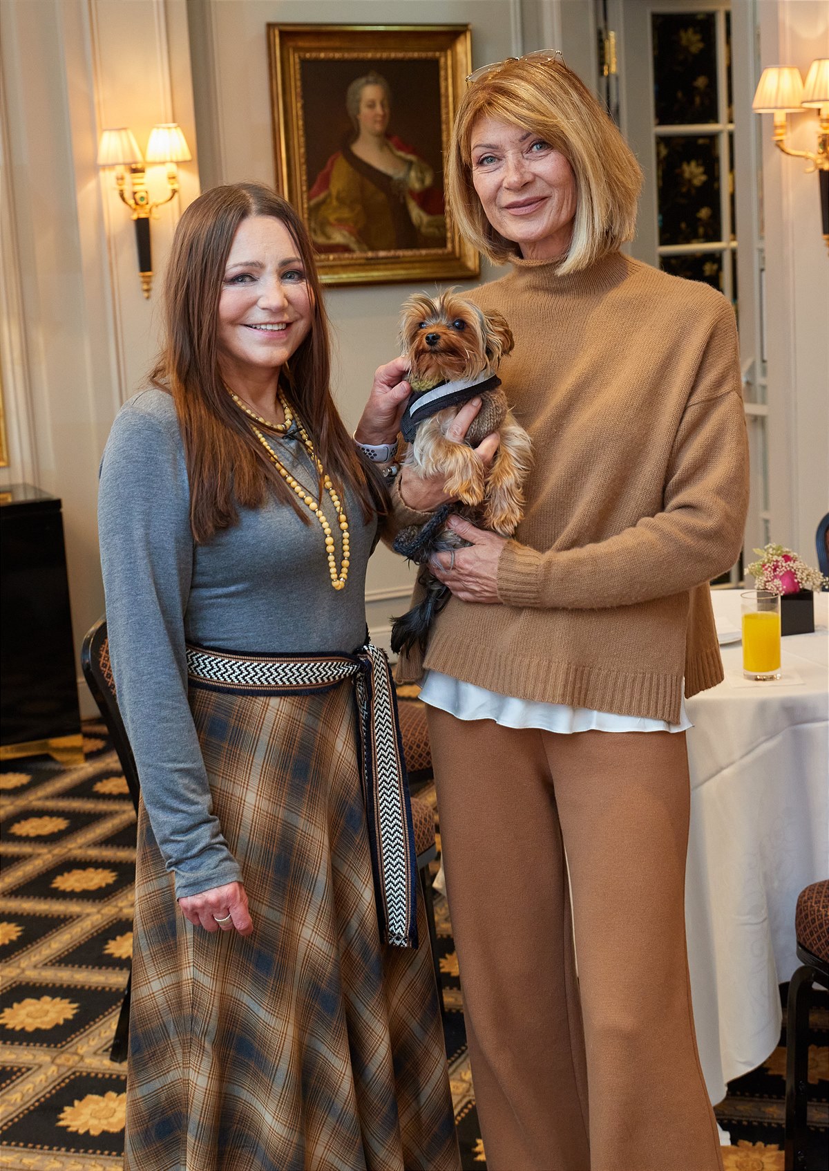 Gabriele Iazzetta und Gabriela Schnabel mit Hund Max