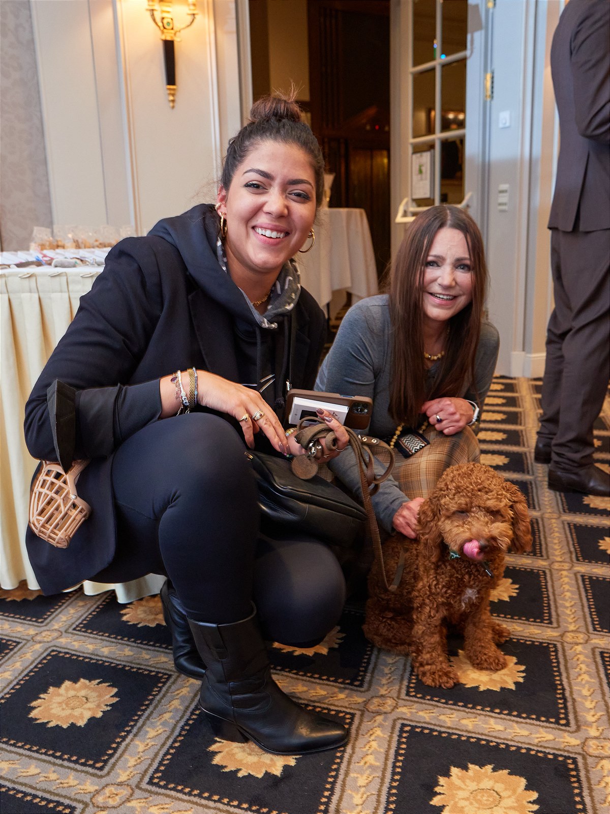 Sandrine Baumgartner und Gabriele Iazzetta mit Hund Filou