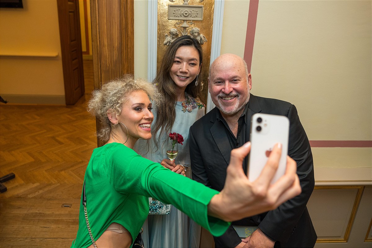 Selfietime - Sabrina Weckerlin, Yōka Wao und Frank Wildhorn