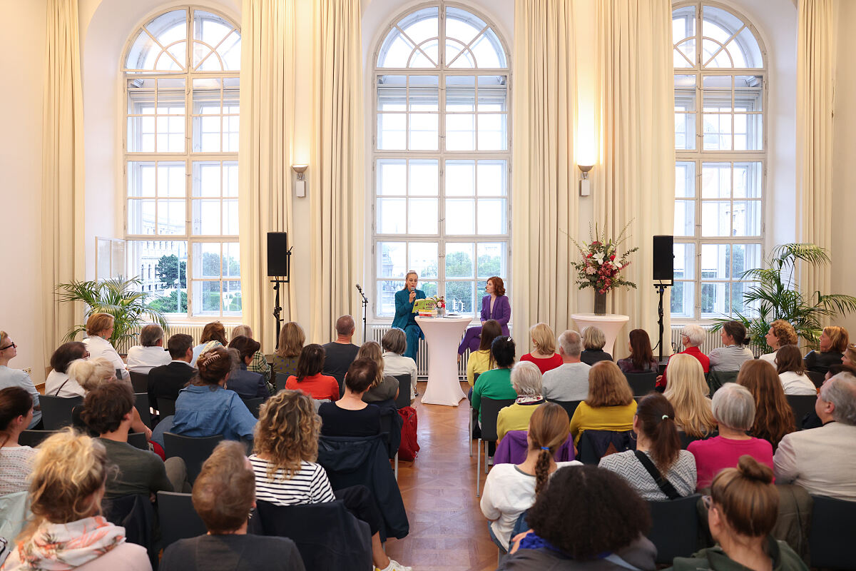 Lilian Klebow und Teresa Vogl