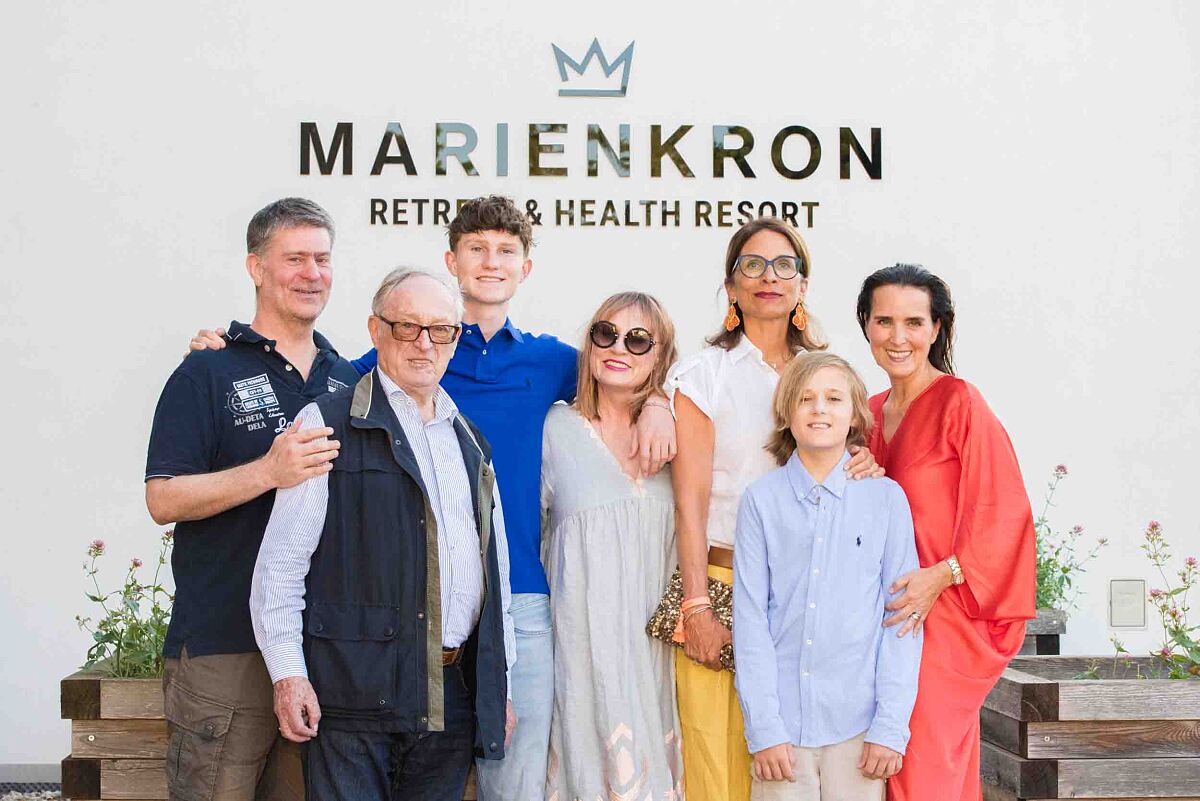 vlnr_Philipp Hanusch_Gerd Linser_Markus Linser_Kristin Hanusch-Linser_Silvia Recsay-Kaplan_Coco Blue Grimus_Dagmar Grimus-Leitgeb
