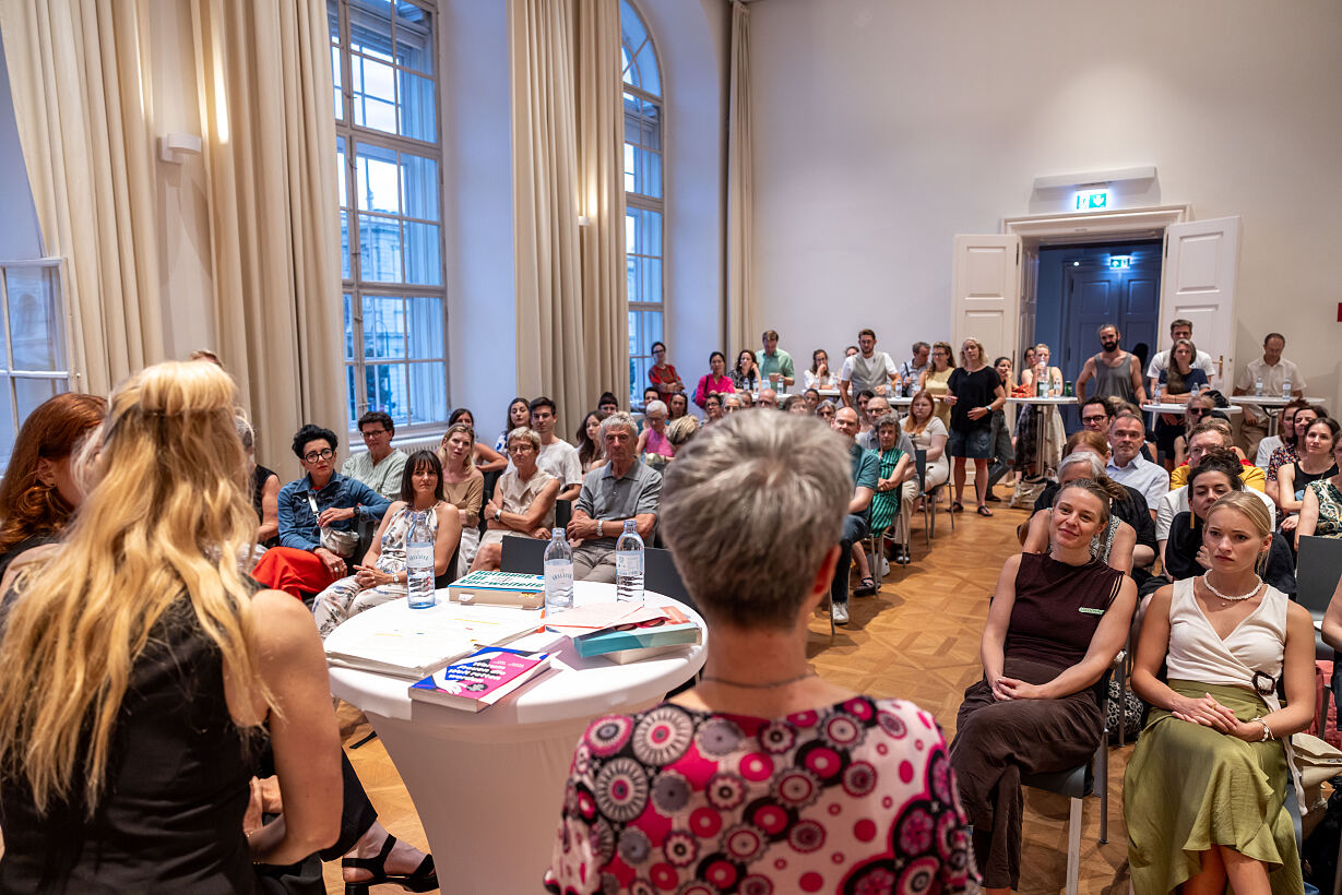 Gäste 20250703_MQ_Lesung_101_