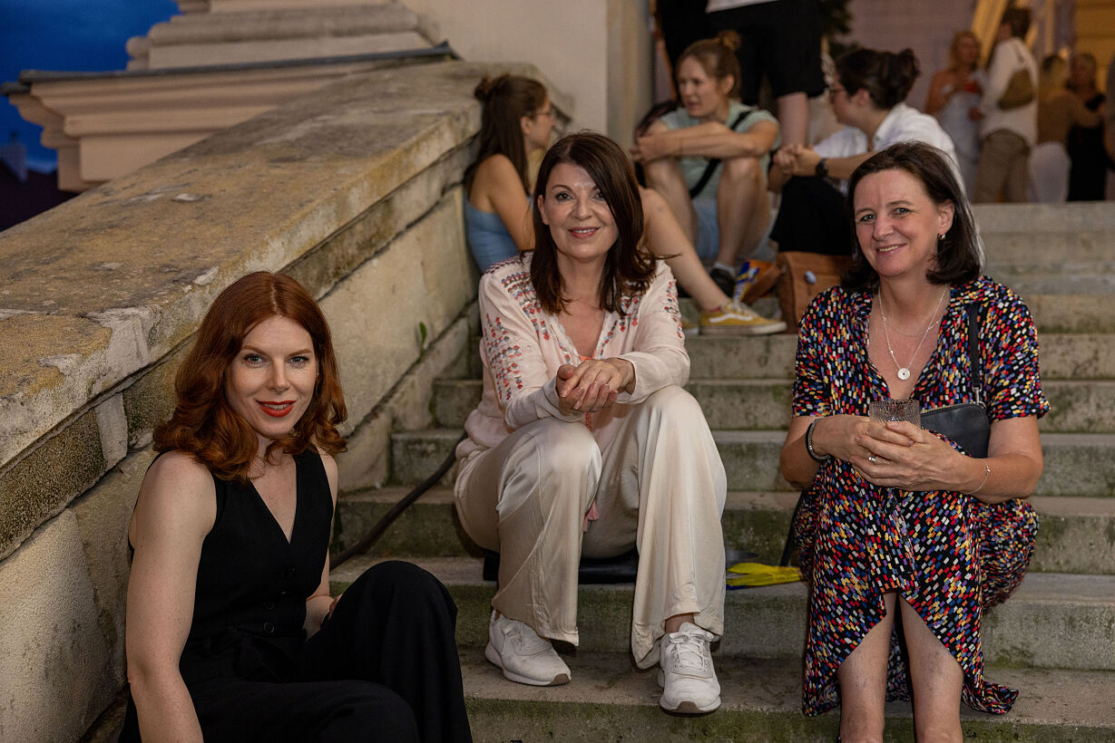 Teresa Vogl, Beate Thalberg und Begleitung